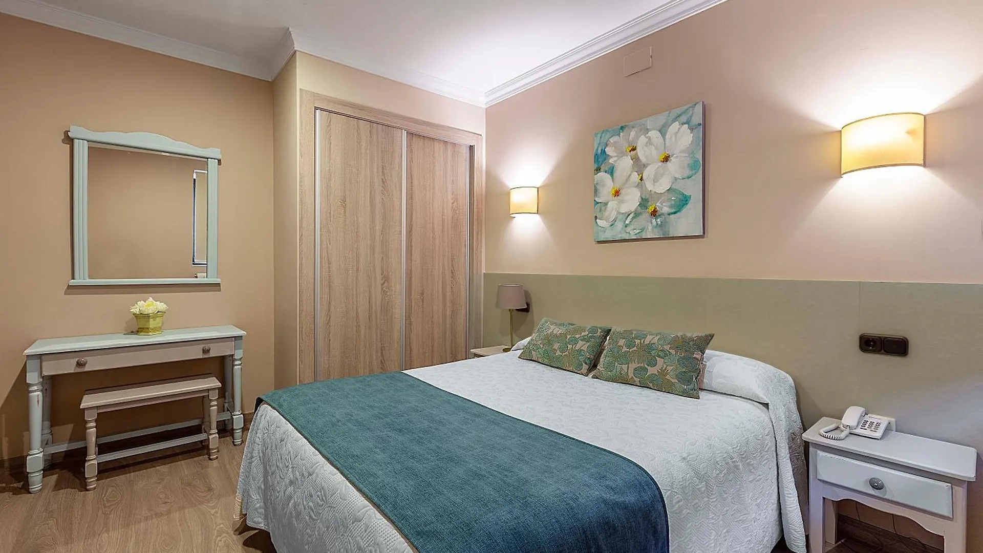 Hotel Sulayr غويخار سييرا